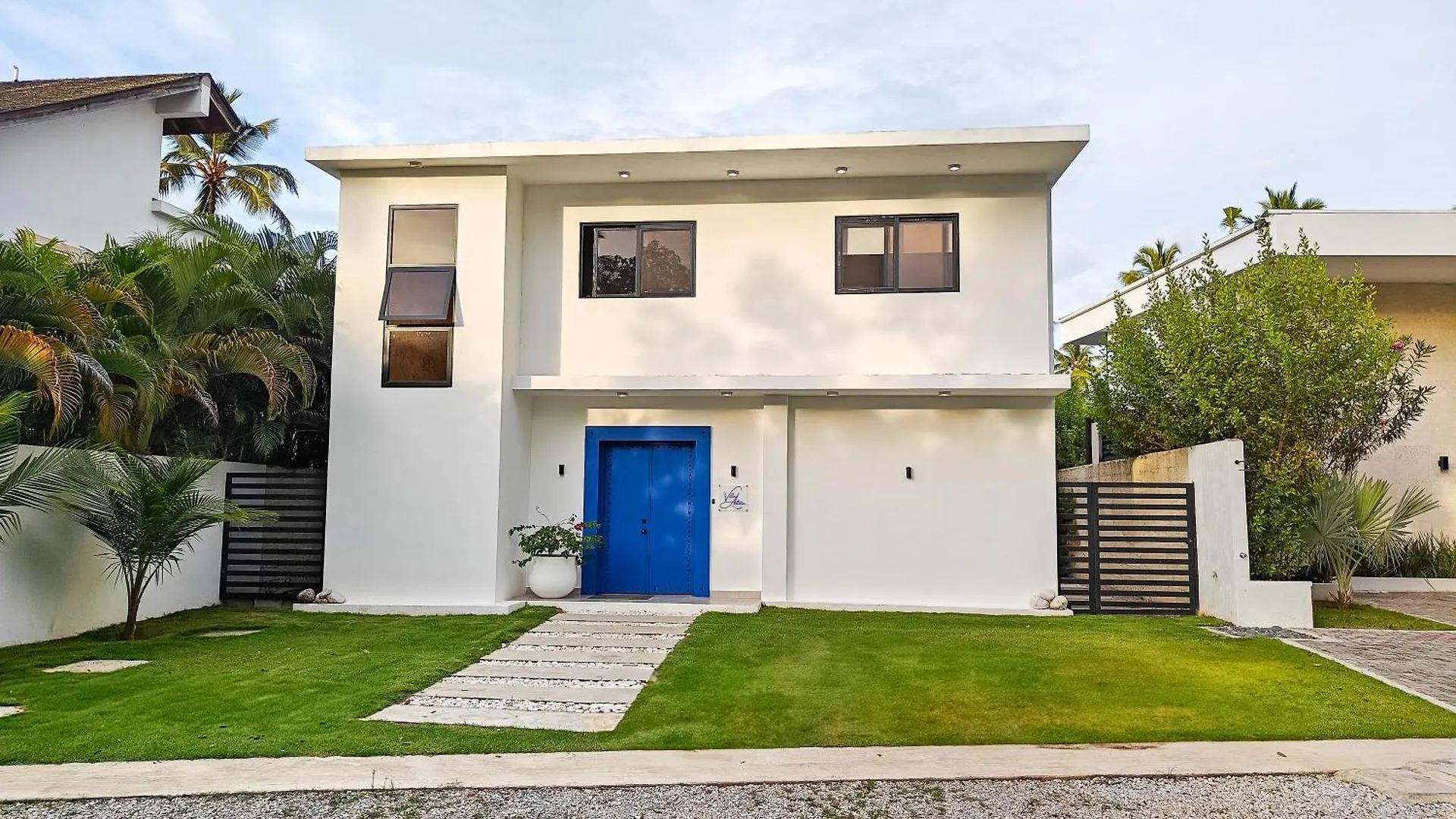 Luxury Villa With Kitchen And Housekeeping Services, Private Pool, Beach In An Exclusive Residential Area Las Terrenas