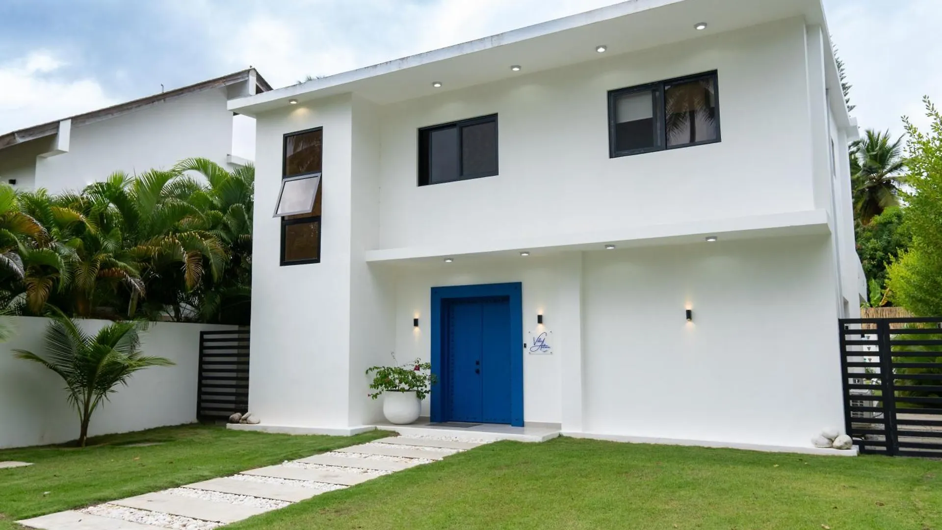 Luxury Villa With Kitchen And Housekeeping Services, Private Pool, Beach In An Exclusive Residential Area Las Terrenas