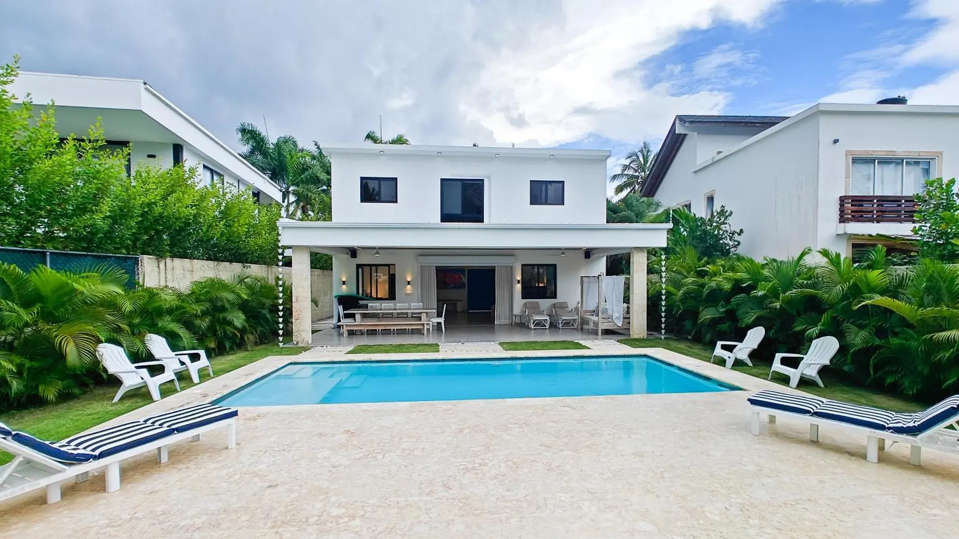 Luxury Villa With Kitchen And Housekeeping Services, Private Pool, Beach In An Exclusive Residential Area Las Terrenas