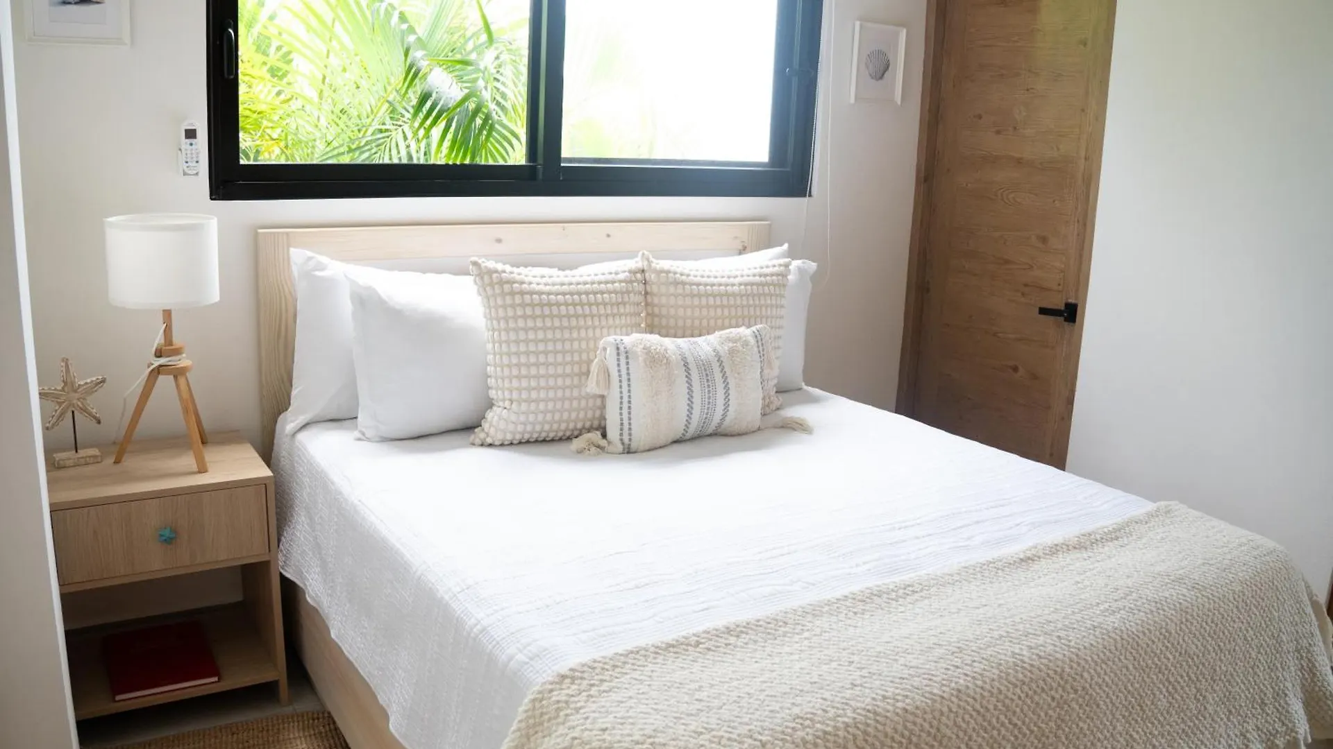 Luxury Villa With Kitchen And Housekeeping Services, Private Pool, Beach In An Exclusive Residential Area Las Terrenas Dominikánská republika